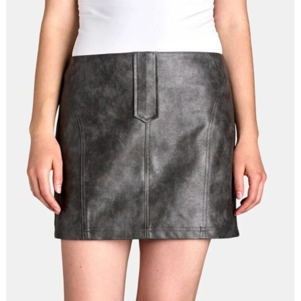 Madden NYC Faux Leather Gray Mini Skirt Womens Size Large Fitted Short